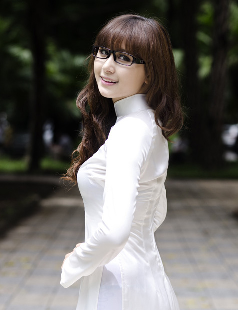 14 Hình Nữ Sinh Việt Nam dễ thương trong áo dài trắng