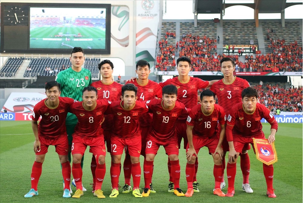 Đội tuyển Việt Nam: Hãy khám phá hình ảnh về Đội tuyển Việt Nam và cảm nhận sự quyết tâm và nỗ lực của các cầu thủ đầy tài năng này để đem lại niềm vui cho cả nước.